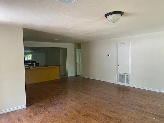3 bed, 2.0 bath, 1620 sqft, $1,450 — Photo 4
