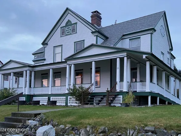 10 & 11 Fort Seward Dr, Haines, AK 99827