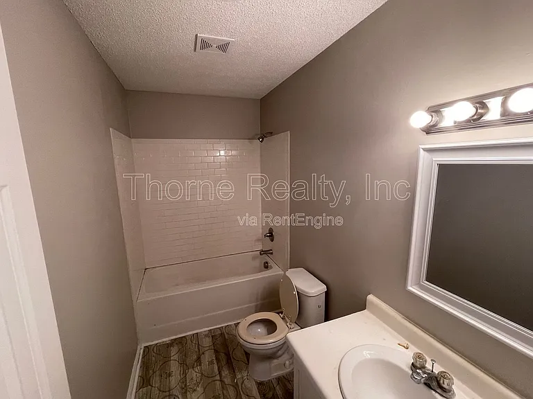 406 E Northern Blvd — Photo 6