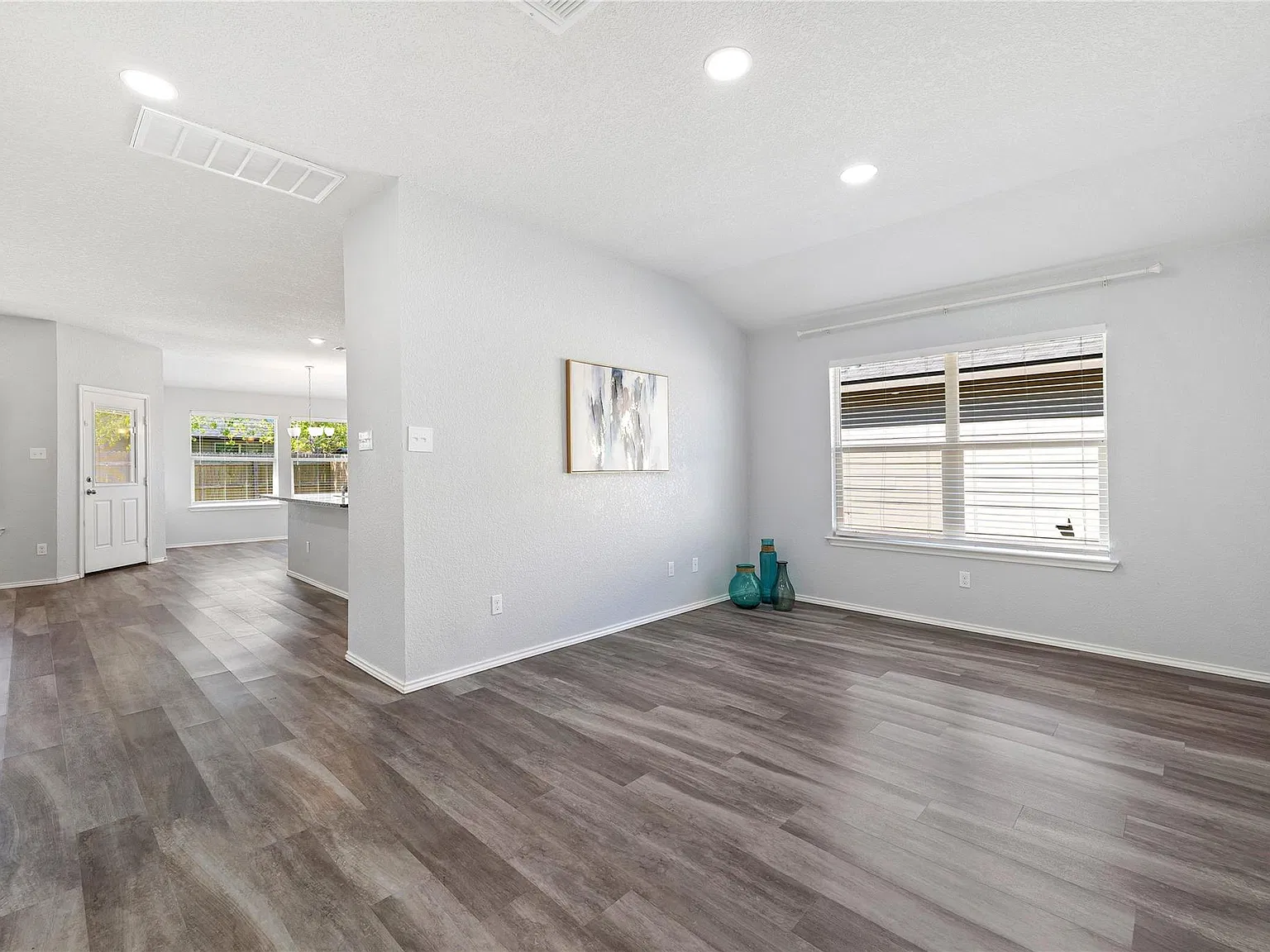 4 bed, 3.0 bath, 1882 sqft, $2,000 — Photo 4