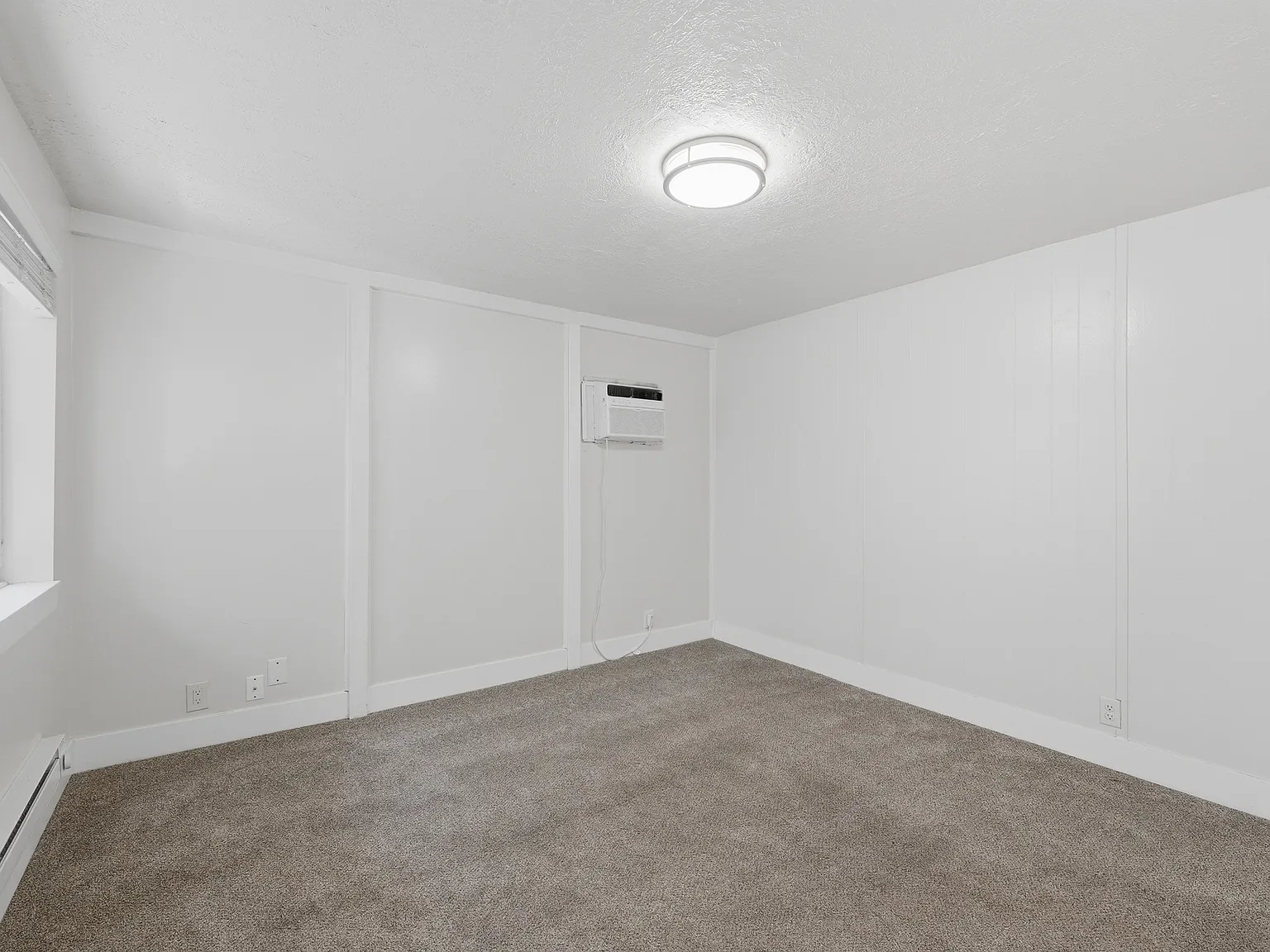 831 W Lennox St - 6 — Photo 4