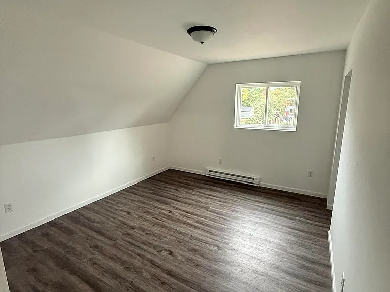 1359 Oakes St #1/2 — Photo 4