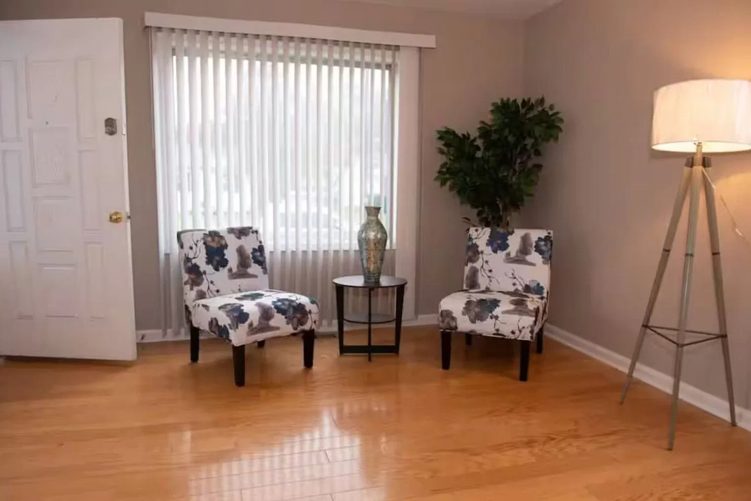 3 bed, 1.0 bath, $5,403 — Photo 4