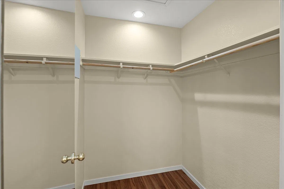 3 bed, 2.0 bath, 1114 sqft, $4,500 — Photo 4
