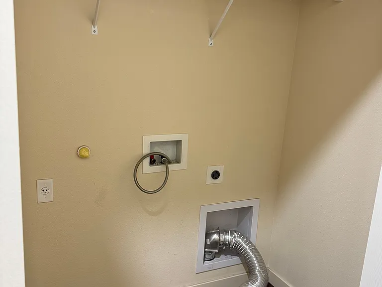 645 Wilson Ave — Photo 12