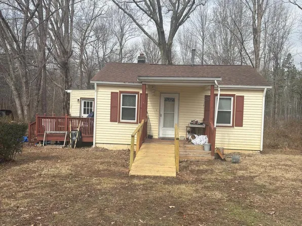 49 Booker Ln, Cumberland, VA 23040