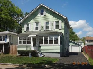 12 Hamlet St, Springfield, MA 01104