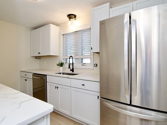 5th image of 3162 Main St #3162