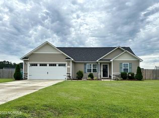 112 Woodwater Dr, Richlands, NC 28574