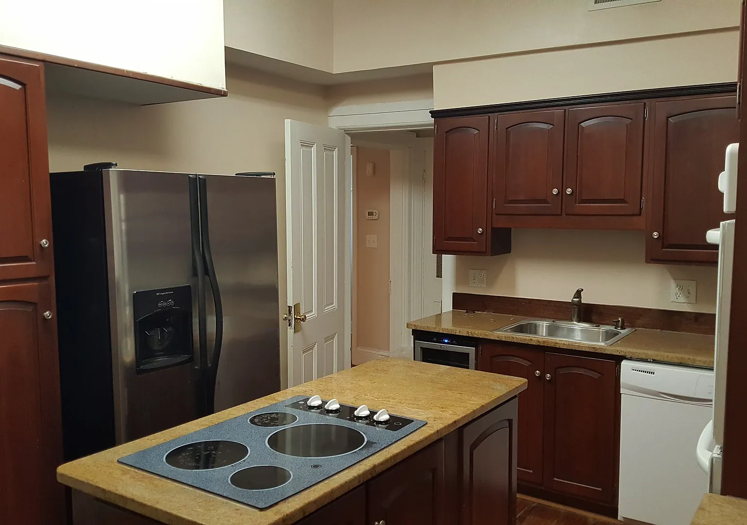 414 London Street — Photo 3