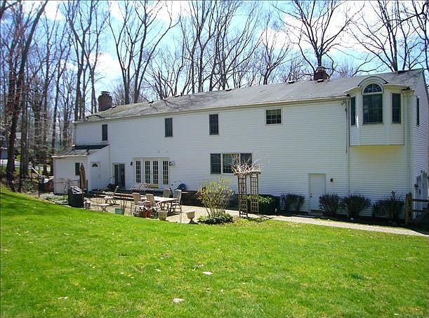 2nd image of 12 Old Farms Rd