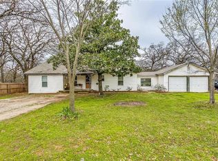 405 Center Ln, Fort Worth, TX 76140