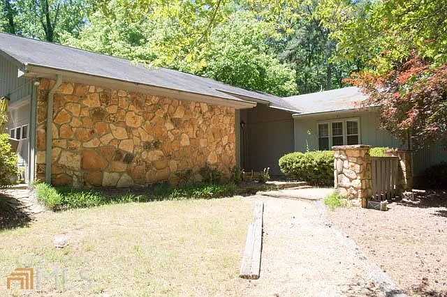 1041 Kings Ct photo 1