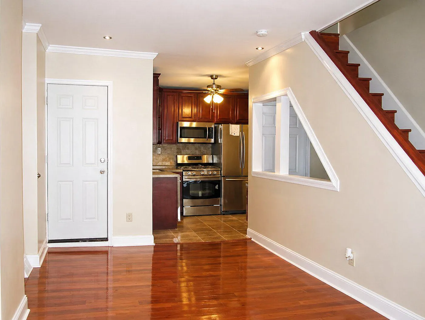 2 bed, 892 sqft, $1,450 — Photo 2