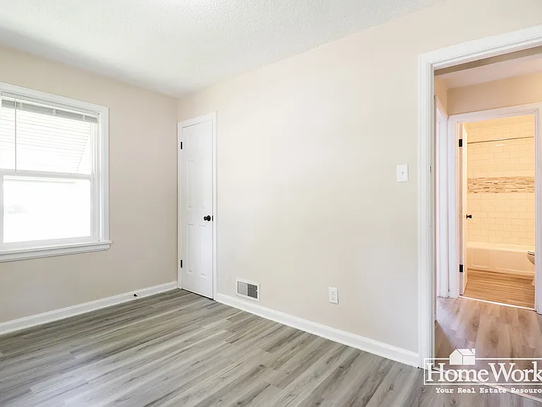 2823 Calhoun St — Photo 9