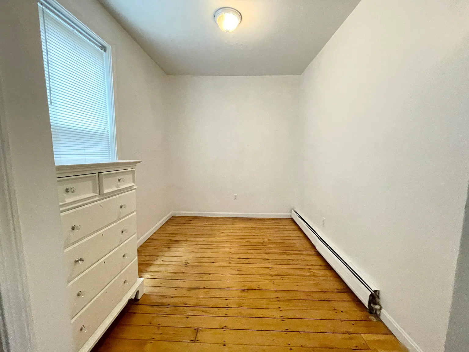 4 bed, 9999 sqft, $5,200 — Photo 2
