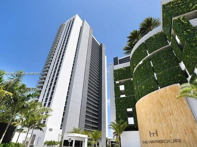 16385 Biscayne Blvd #2103 — Photo 1