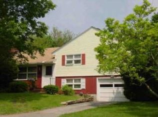 32 Susan Dr, Cranston, RI 02920
