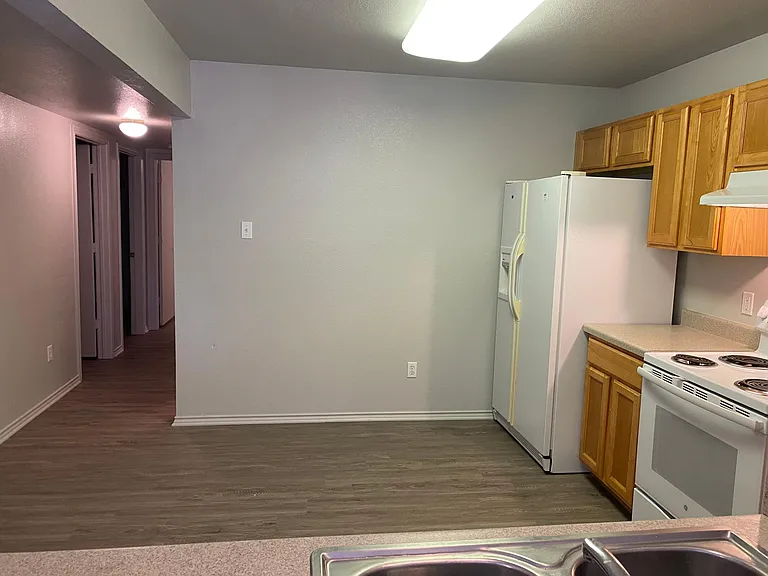 415 E 4th Ave #A — Photo 4