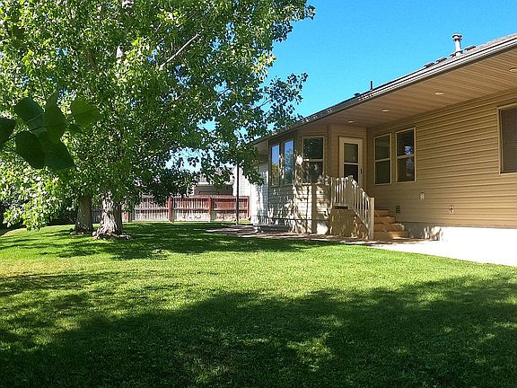 Fenced/sprinkler system yard