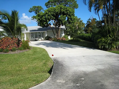1 SE Sharon St Photo 1