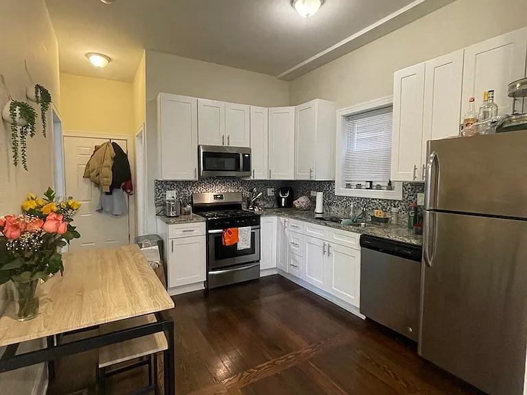 2619 N Southport Ave #1R — Photo 4
