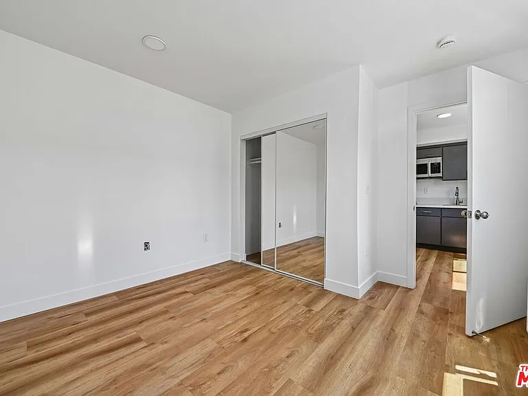 219 E 87th St — Photo 13