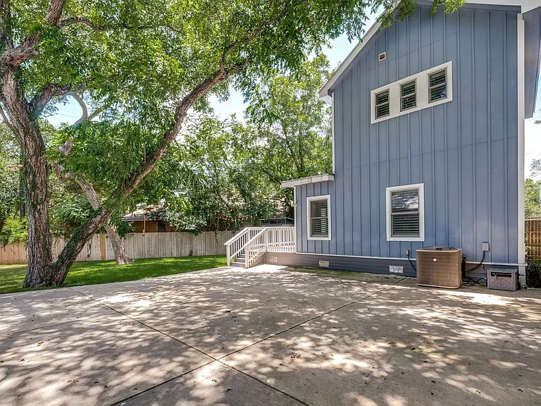 737 E Magnolia Ave — Photo 23