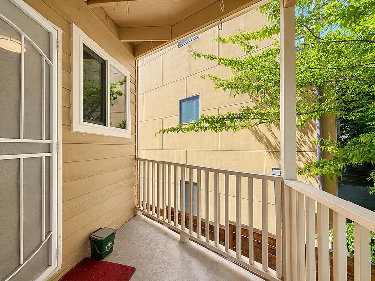 Davis Place Apartments — Photo 22