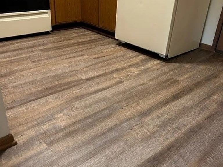 Lake Court Apartments — Photo 6