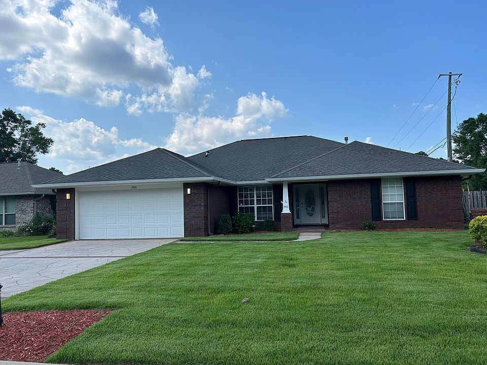 1st image of 1900 Larkspur Cir