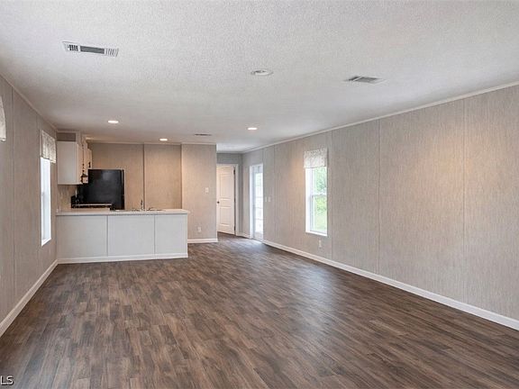 2nd image of 566 Avenida Del Sur Ave