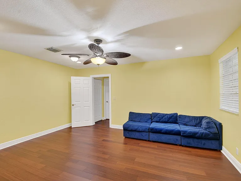 10247 Isle Wynd Ct — Photo 56