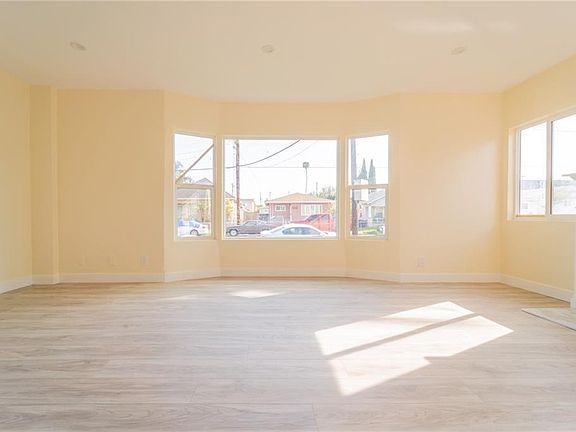 3rd image of 642 W Ofarrell St