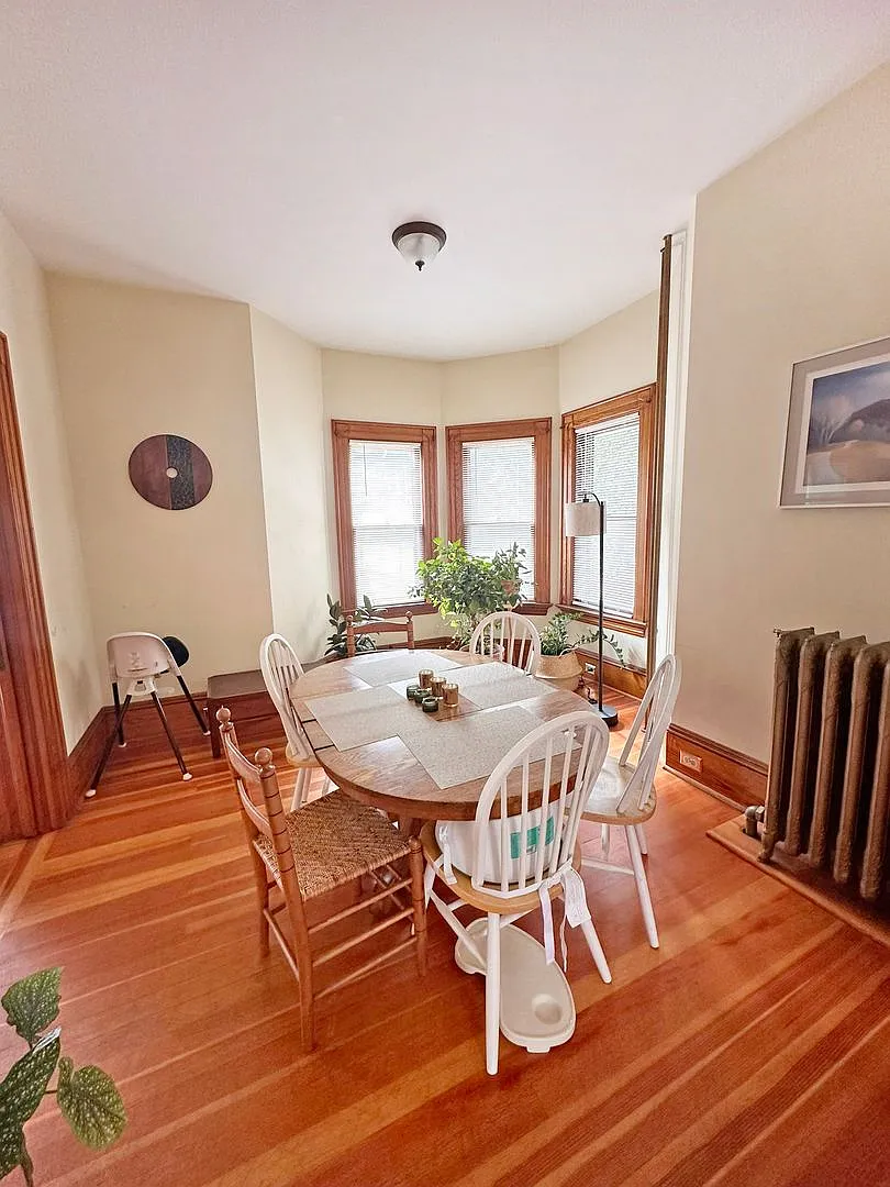 Spacious 8-Bedroom House Near UVM 132 North Willard Street, Burlington, VT — Photo 2