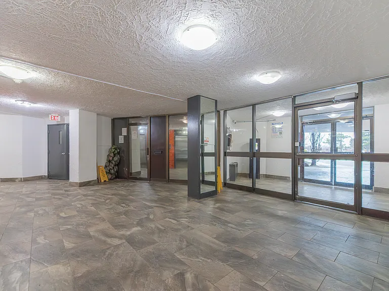 4001 Steeles Ave W — Photo 23