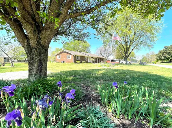 633 Fable Dr, Washington, IN 47501