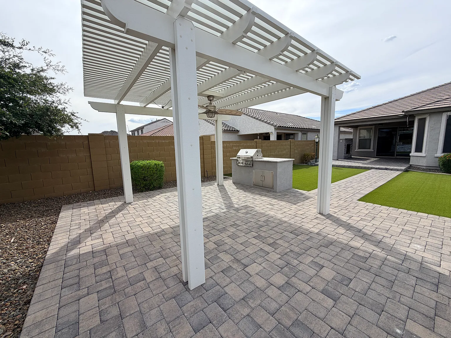 3 bed, 2033 sqft, $2,600 — Photo 4