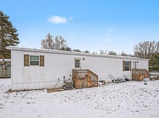 425 Elm Dr, Oakland, MI 48363