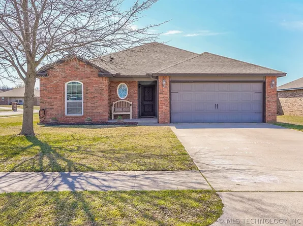 208 E Dillon Dr, Kiefer, OK 74041
