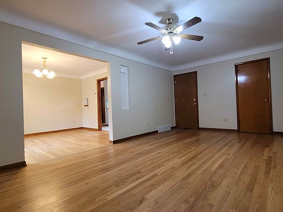 4th image of 1682 Southbend Dr #2