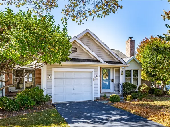 2 Great Meadow Cir, Rochester, NY 14623
