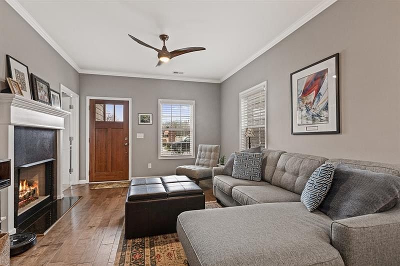 1st image of 8 Park Cres