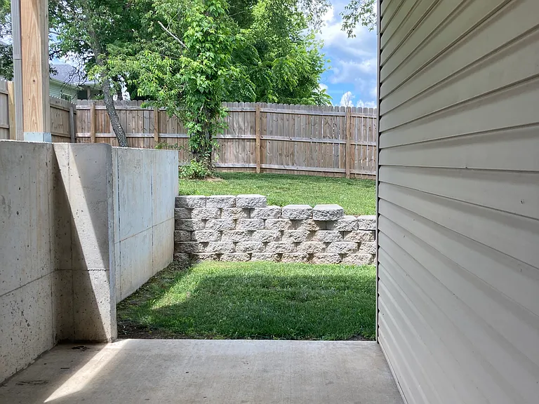 1003 S Rimes Ave — Photo 18