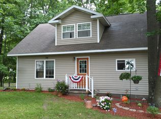 N3752 Bass Lake Rd, Iron Mountain, MI 49801