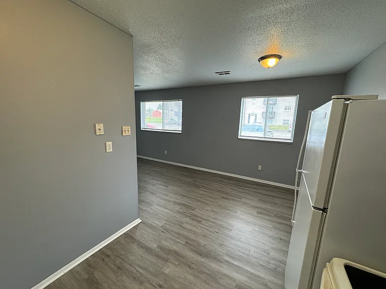 2832 E County Line Rd — Photo 18