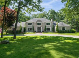 8 Soundcrest Ln, Lloyd Harbor, NY 11743