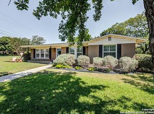 101 Arvin Dr, Terrell Hills, TX 78209