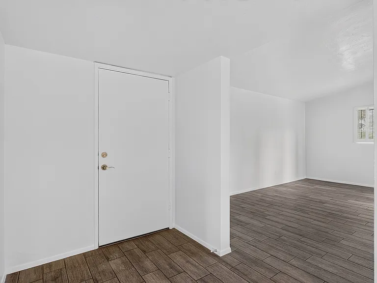 4720 N Miller Rd — Photo 15