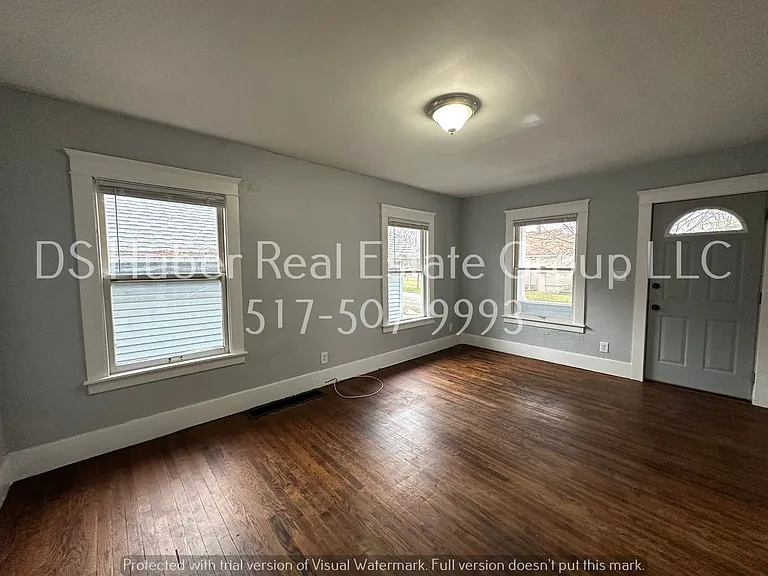 2208 Marcus St — Photo 4